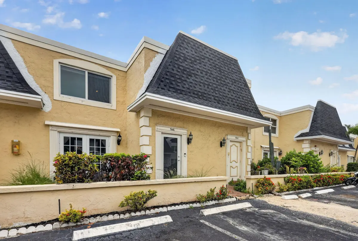 3-web-or-mls-8H3A5304 at 946 NE 24TH Avenue 186, Hallandale Beach