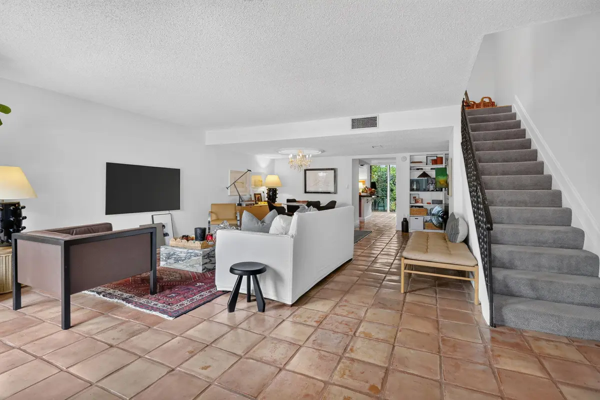 7-web-or-mls-8H3A5122 at 946 NE 24TH Avenue 186, Hallandale Beach