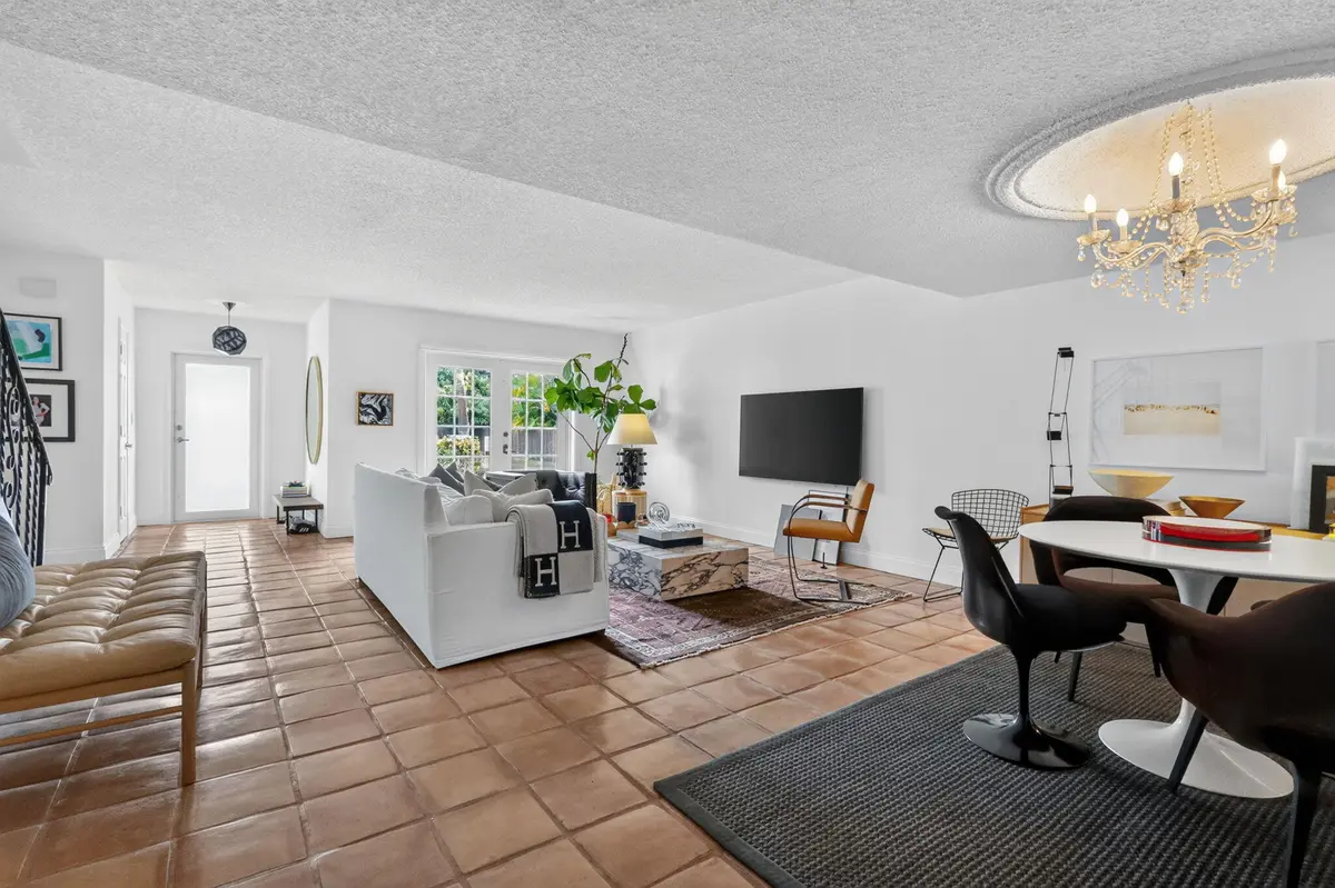 9-web-or-mls-8H3A5133 at 946 NE 24TH Avenue 186, Hallandale Beach