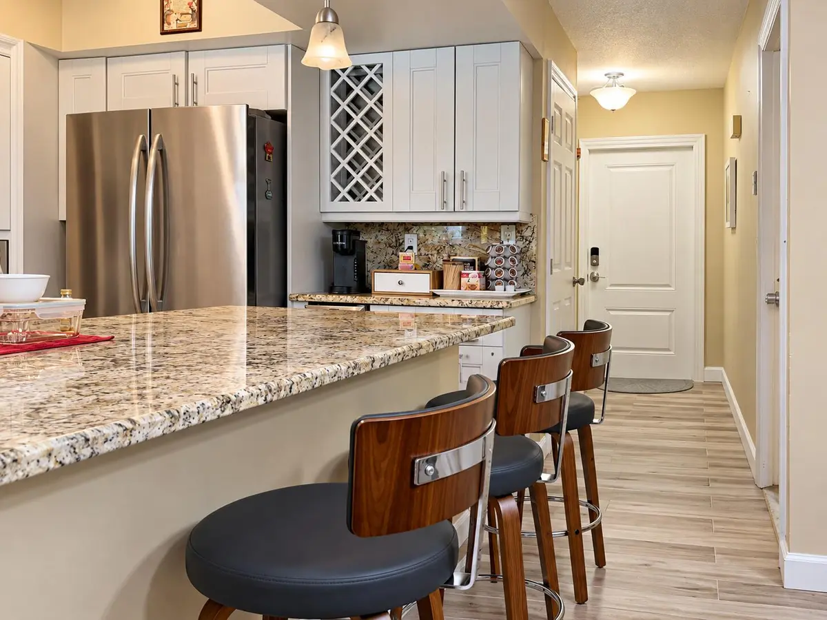 Bar Counter at 11363 FAIRFIELD Court, Wellington