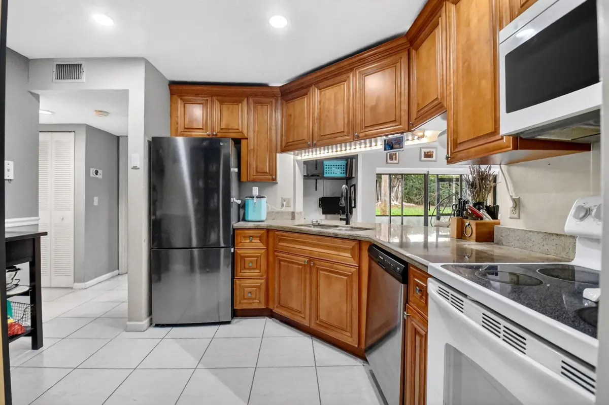 Kitchen at 14 VIA DE CASAS SUR 104, Boynton Beach