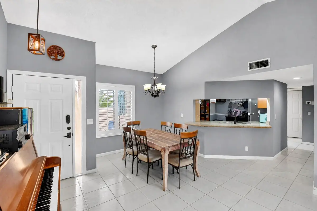 Dining Entry at 14 VIA DE CASAS SUR 104, Boynton Beach
