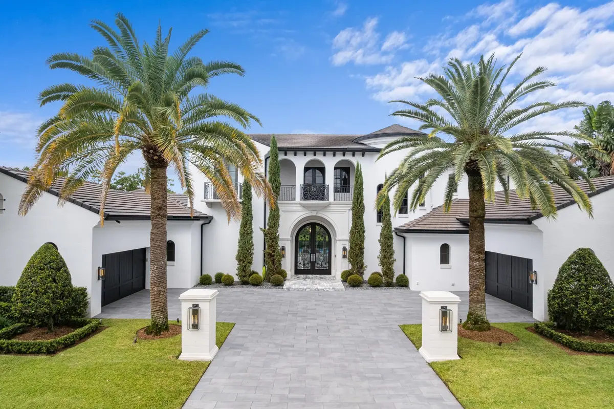 Welcome Home at 111 Via Palacio, Palm Beach Gardens