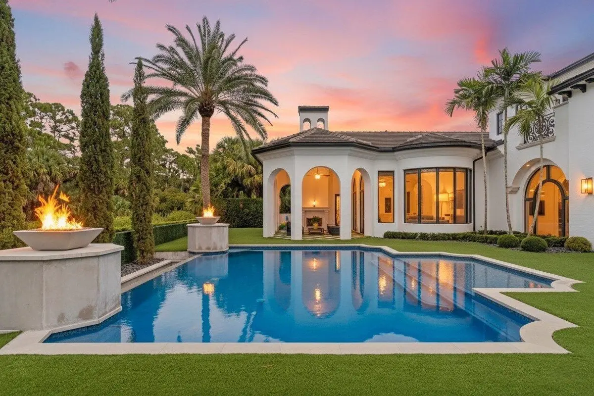 Romantic Backyard at 111 Via Palacio, Palm Beach Gardens