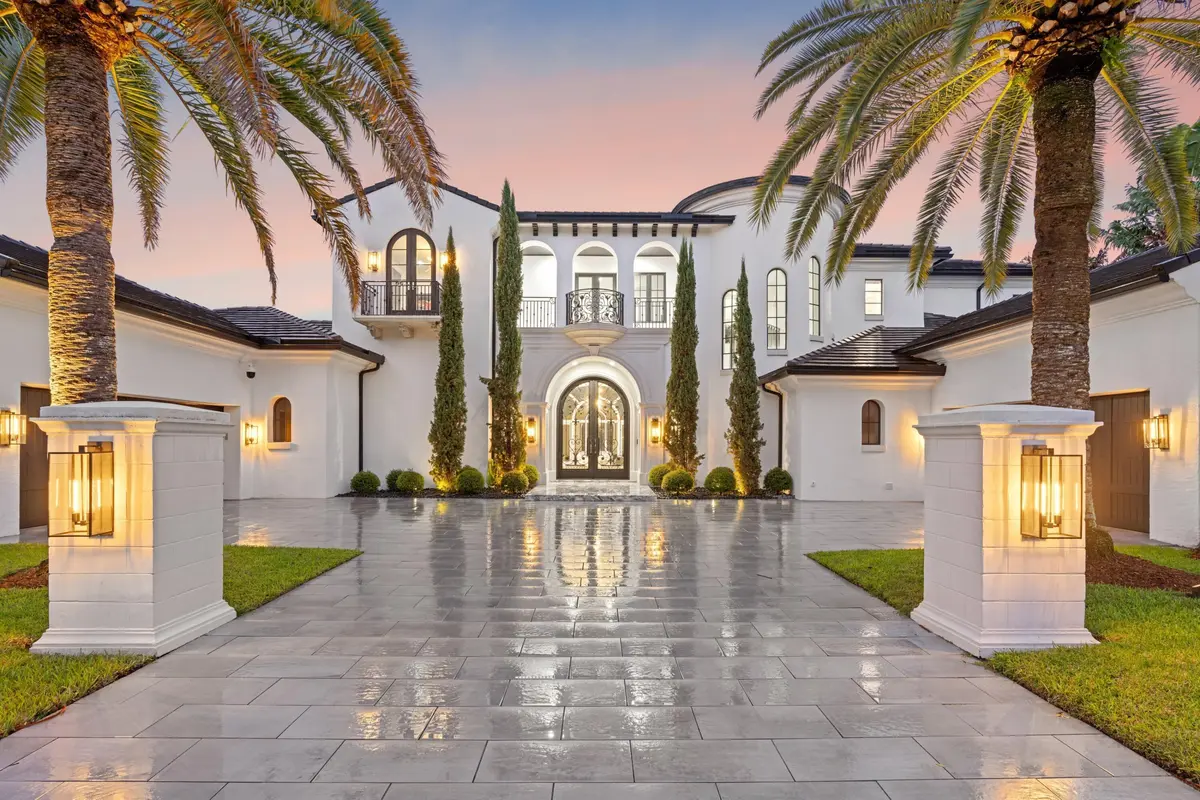Dusk at 111 Via Palacio, Palm Beach Gardens