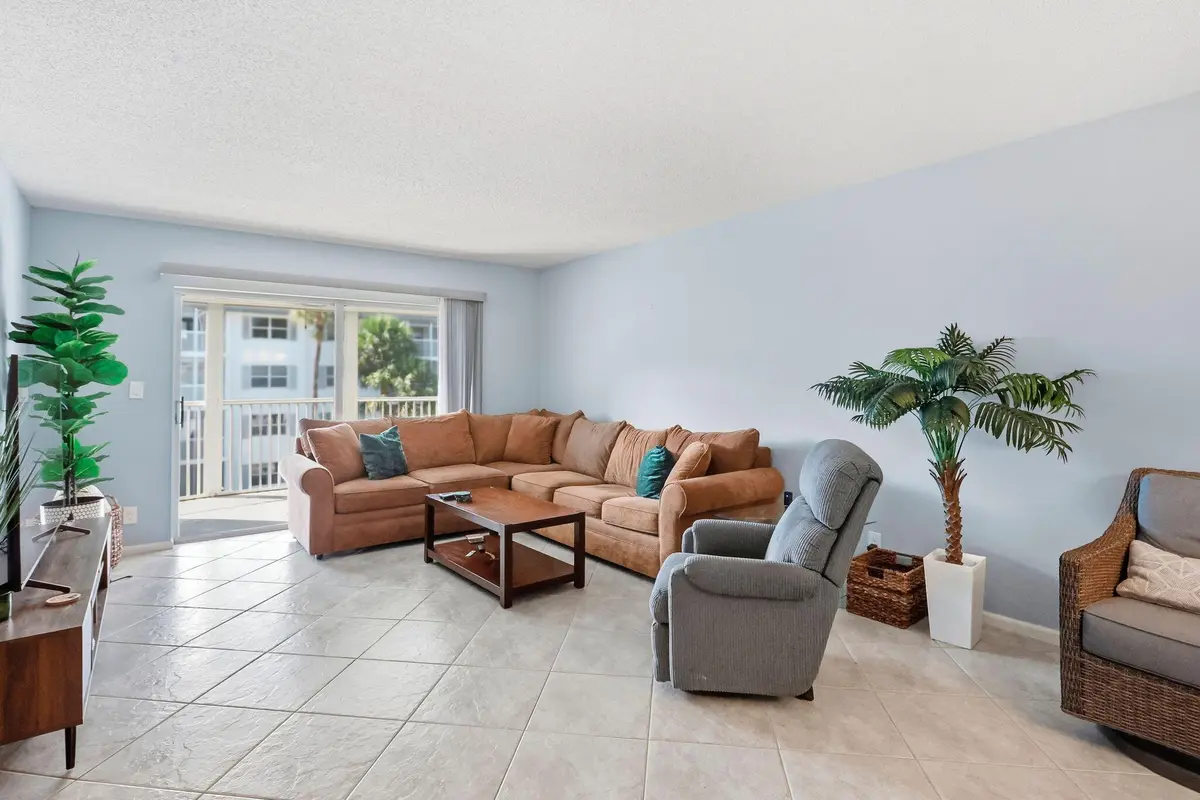 3-web-or-mls-002_0E2A0494 at 800 E CAMINO REAL 312, Boca Raton