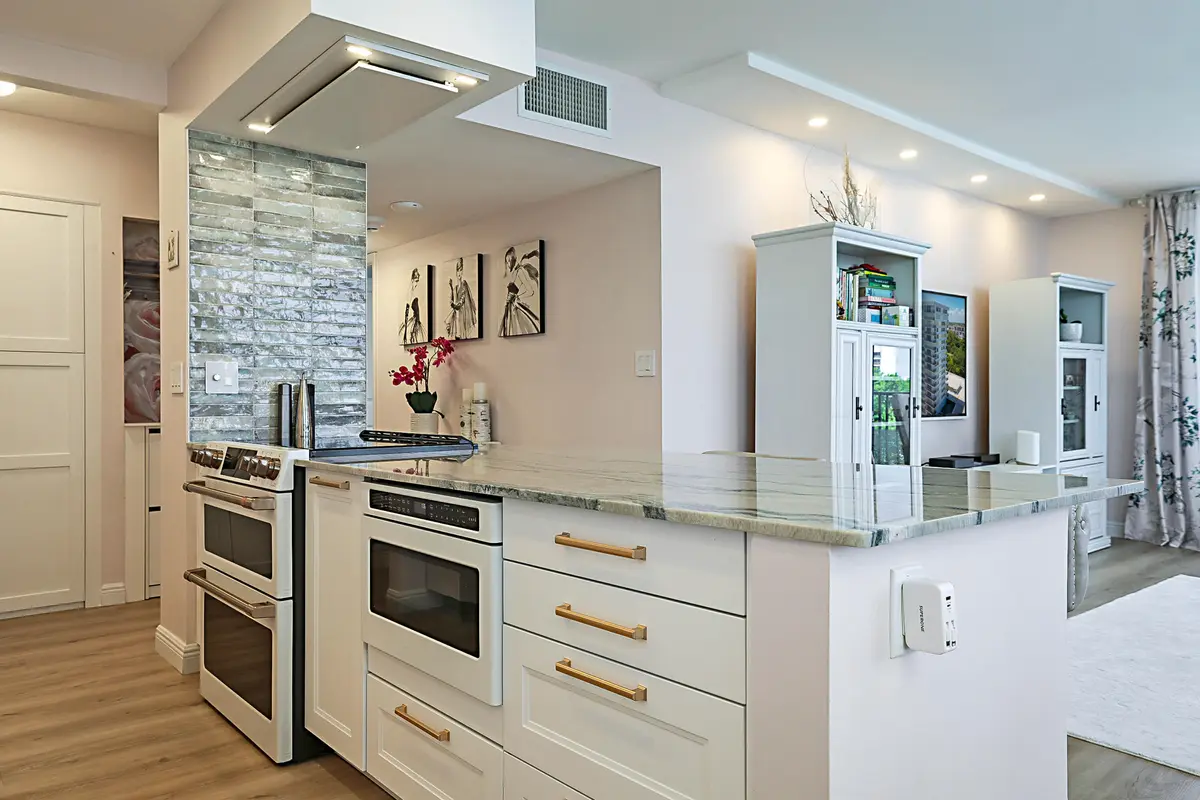 QUARTZITE COUNTER TOPS at 2121 N Ocean Boulevard 602W, Boca Raton
