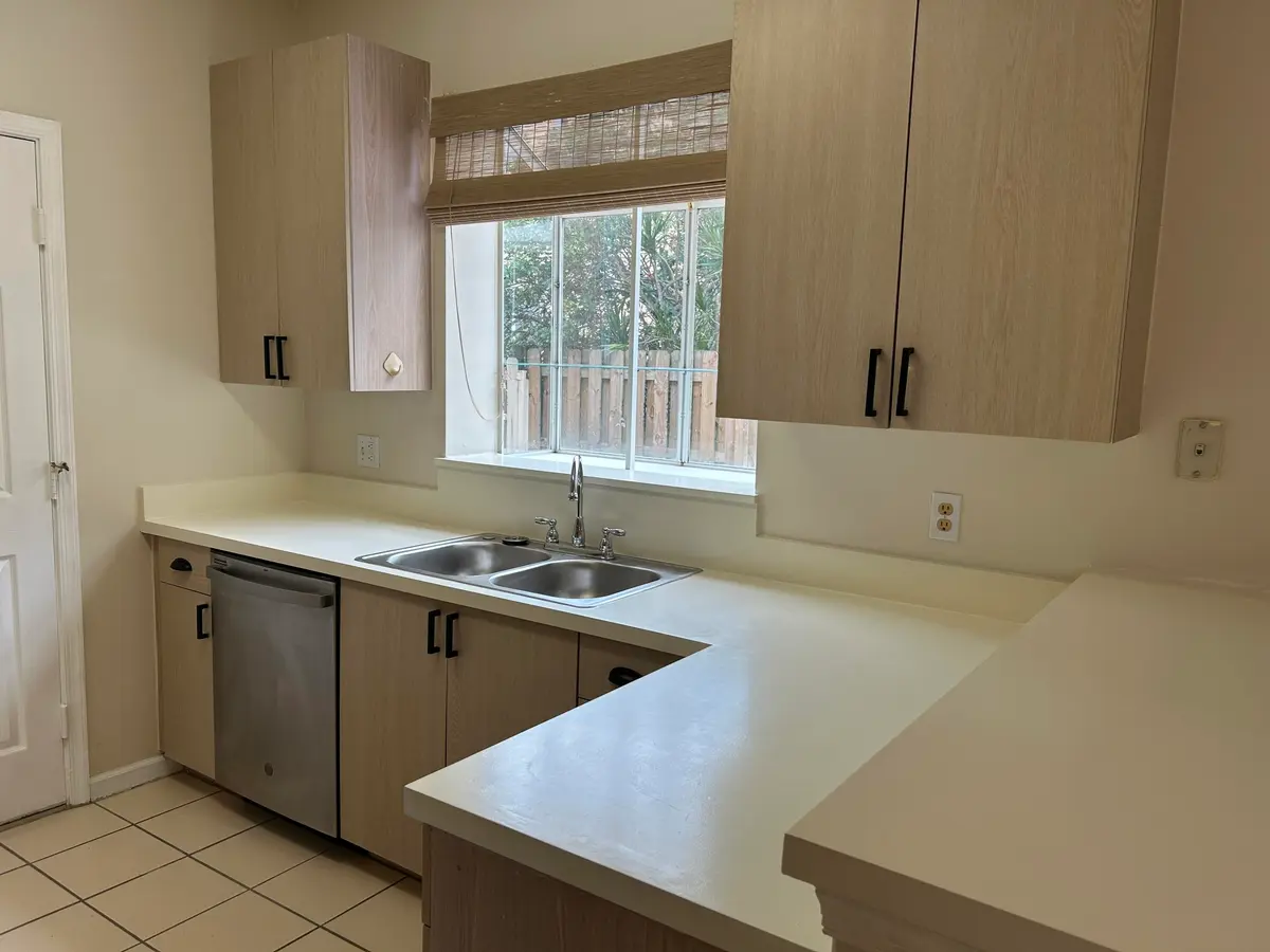 KITCHEN at 331 OAK CREST Terrace 331, Jupiter