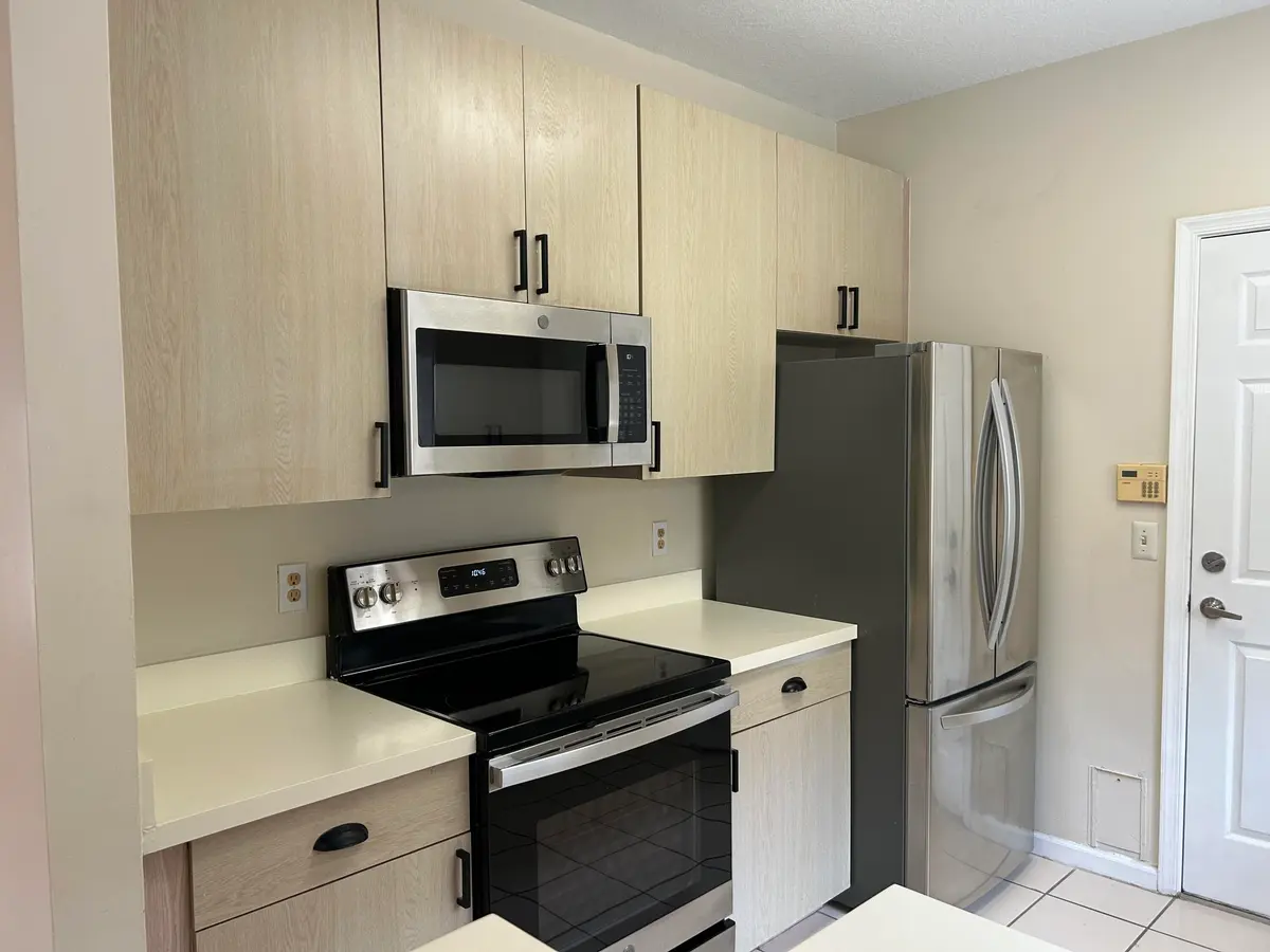 KITCHEN at 331 OAK CREST Terrace 331, Jupiter