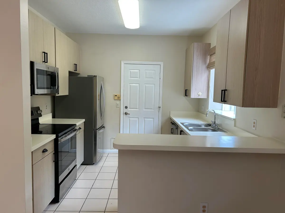 KITCHEN at 331 OAK CREST Terrace 331, Jupiter