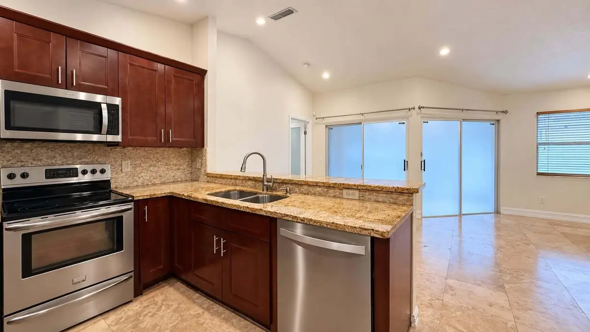 WhatsApp Image 2026-09-29 at 21.13.40 (1 at 11838 NW 13TH Street, Pembroke Pines