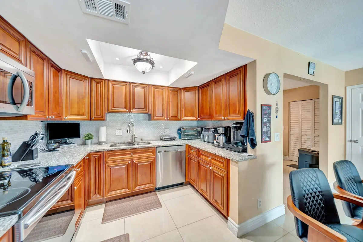Kitchen 5 at 6224 SW 7TH Street, Margate