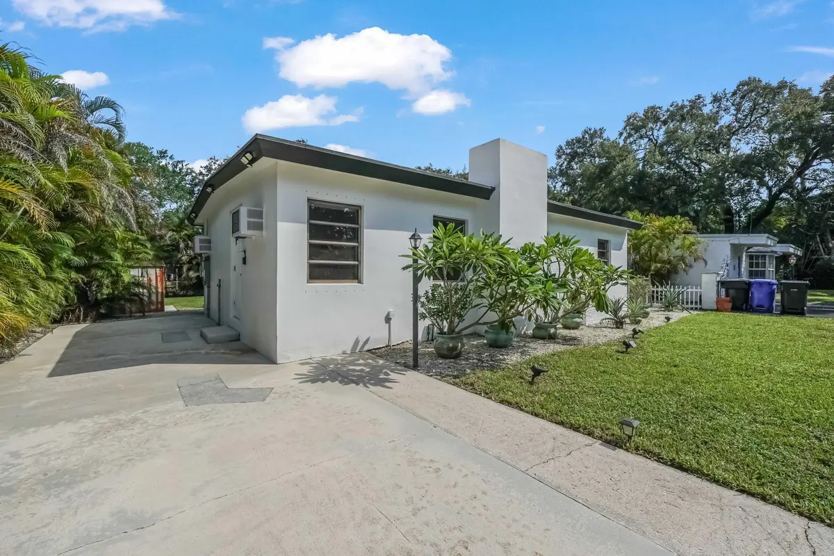 8 (1) at 1717 SW 14TH Street, Fort Lauderdale