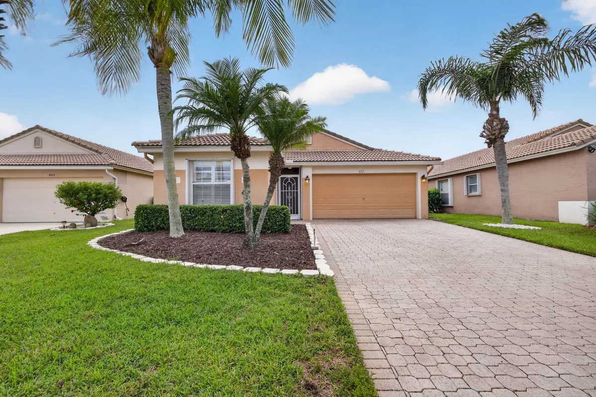 Front Elevation at 827 NW Greenwich Court, Port St. Lucie