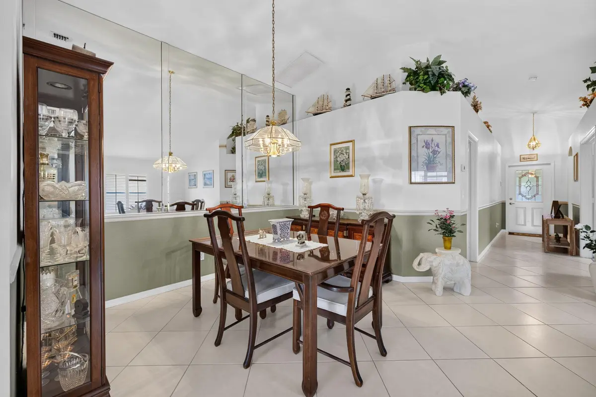 Dining Area at 827 NW Greenwich Court, Port St. Lucie