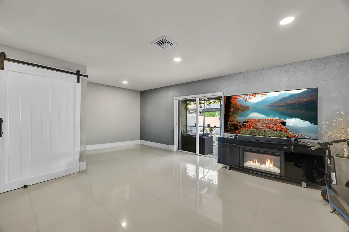 1-10A at 5933 MANCHESTER Way 5933, Tamarac