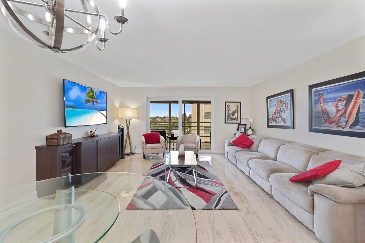 ABC07453 at 321 SE 3RD Street 308, Dania Beach