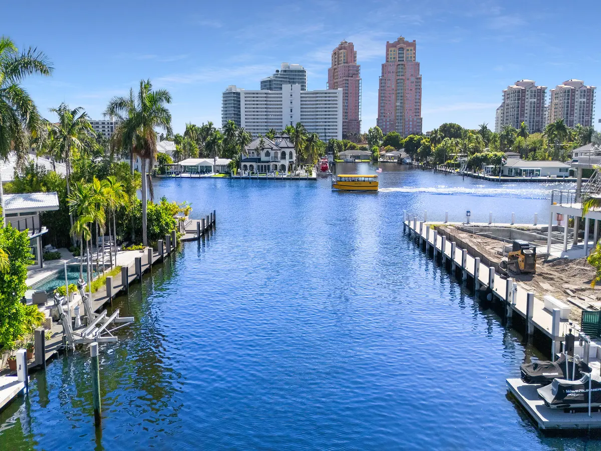 DJI_20260926105459_0336_D at 2880 NE 24TH Place, Fort Lauderdale