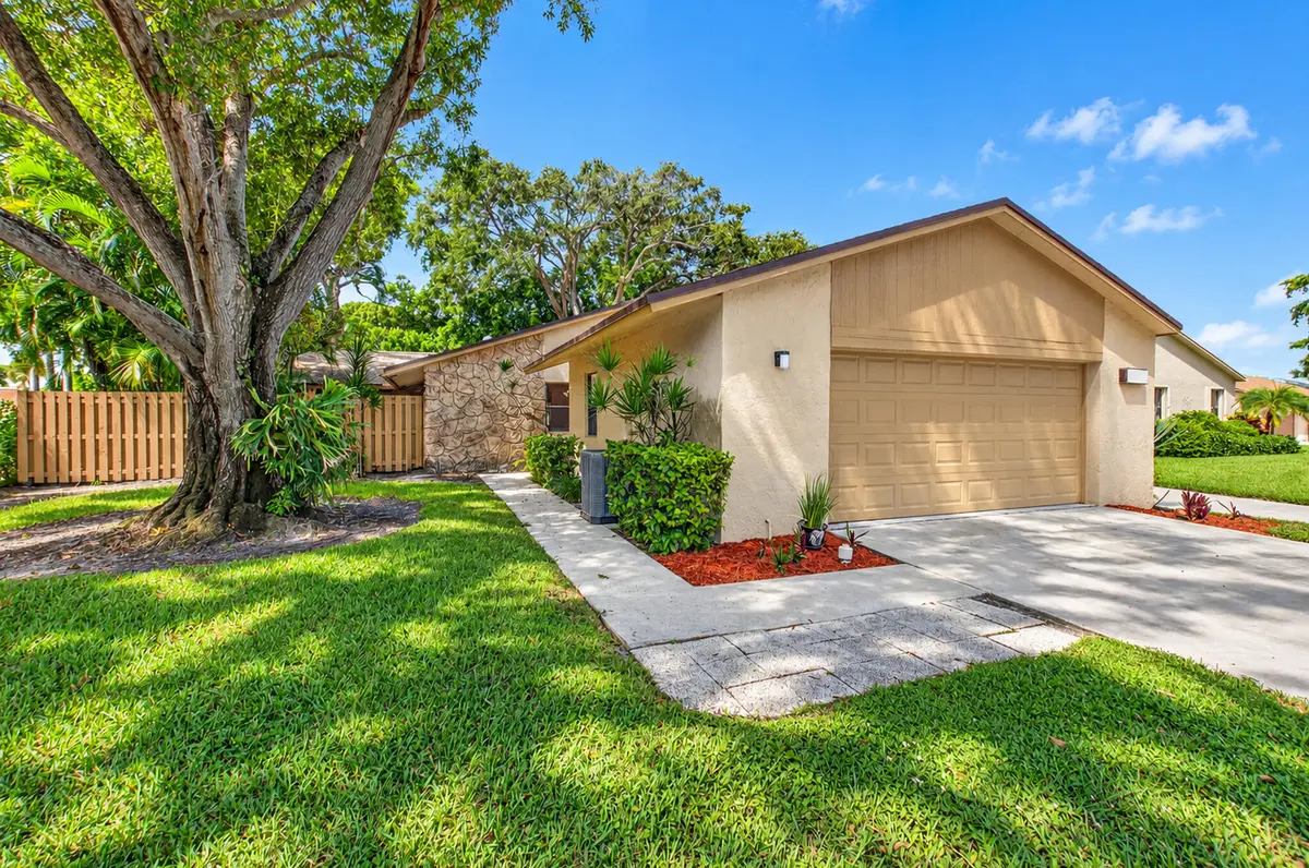 FRONT/SIDE YARD VIEW at 772 NW 25th Avenue, Delray Beach