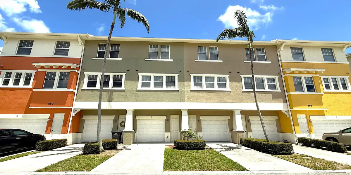 garage at 960 Millbrae Court 4, West Palm Beach