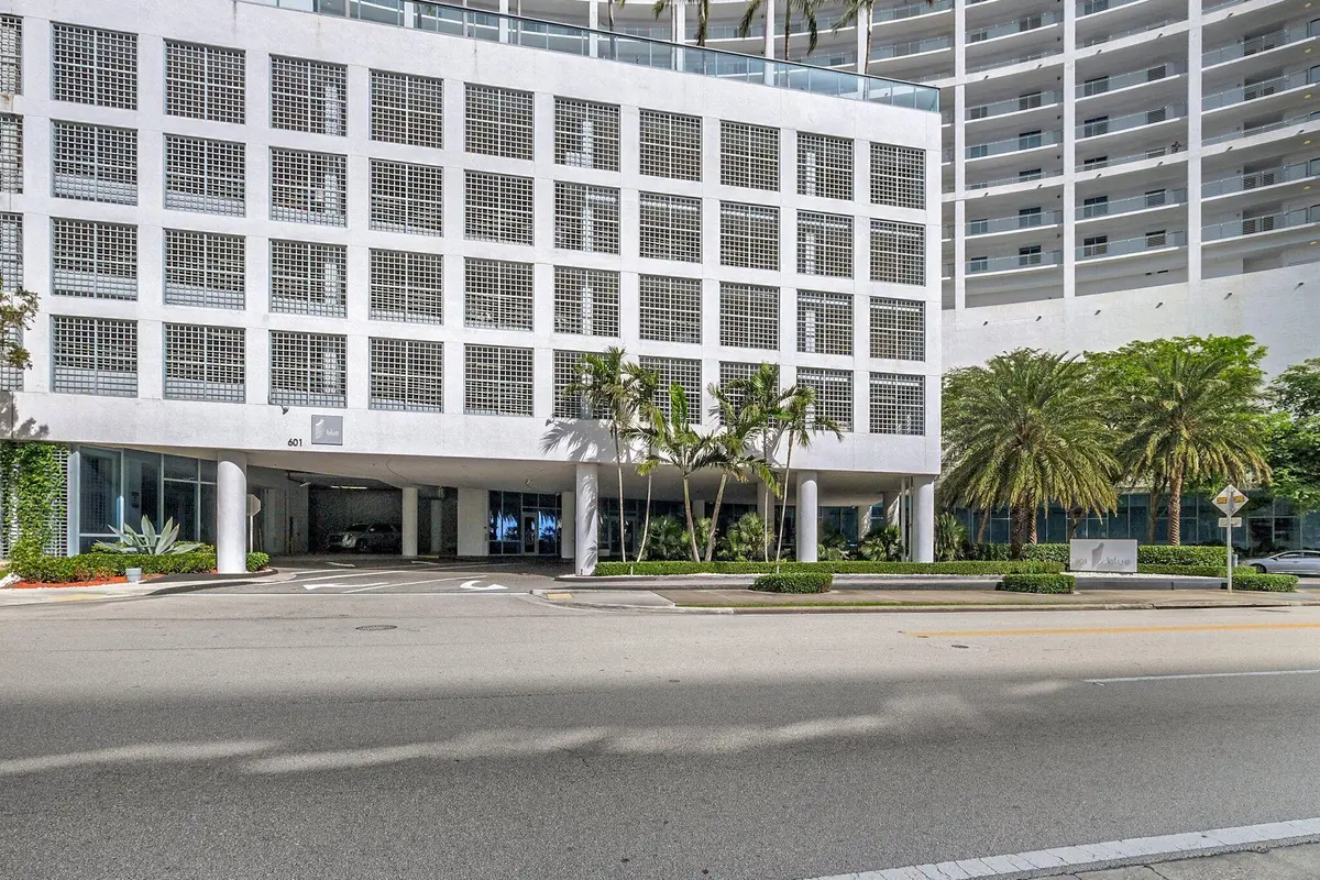 2-web-or-mls-2-web-or-mls-DSCF3040 at 601 NE 36TH Street 1008, Miami