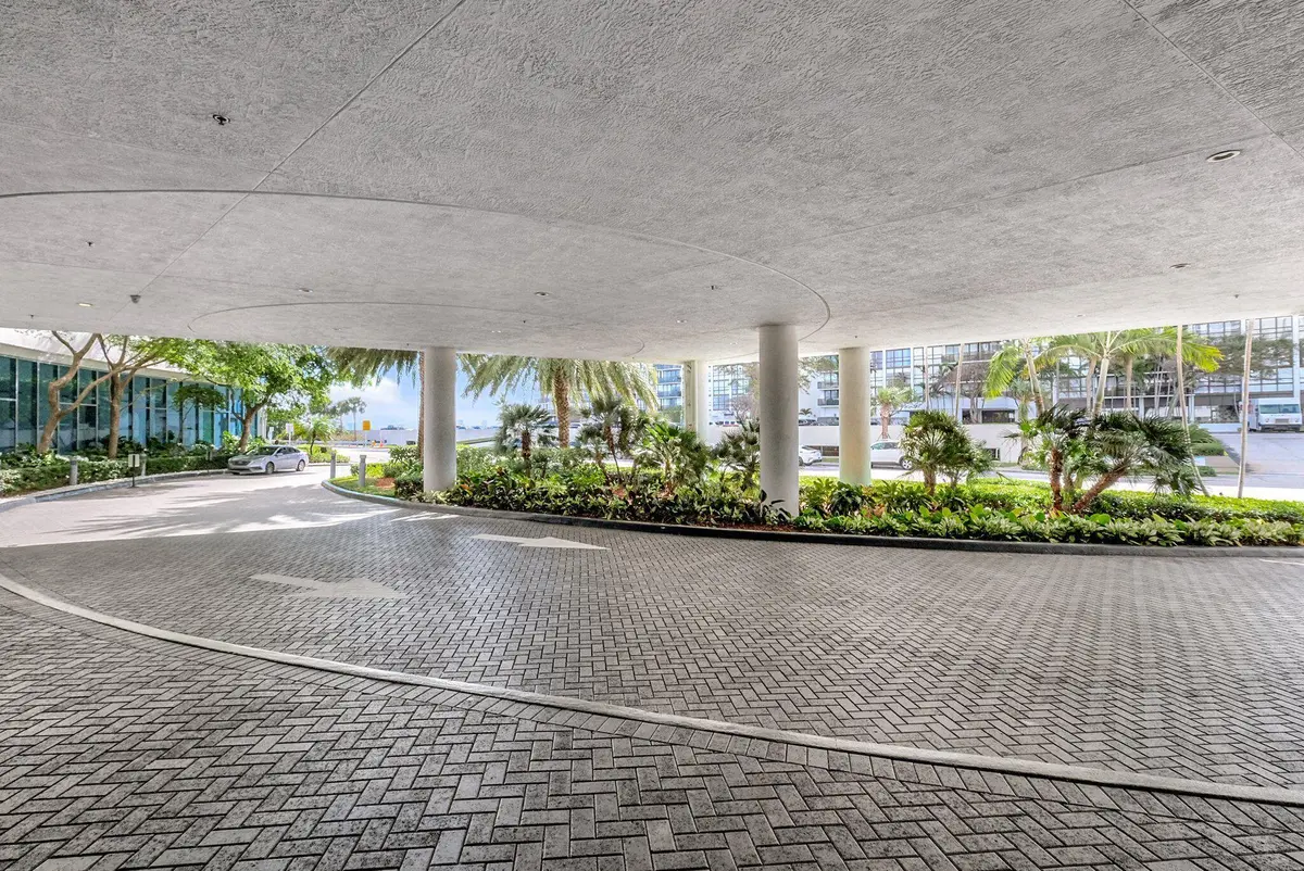 4-web-or-mls-4-web-or-mls-DSCF3051 at 601 NE 36TH Street 1008, Miami