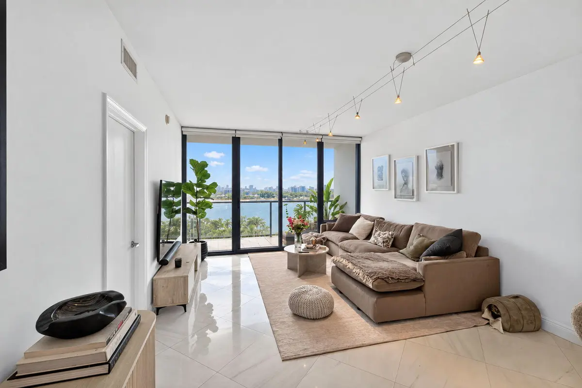 7-web-or-mls-3-print-DSCF0008 at 601 NE 36TH Street 1008, Miami