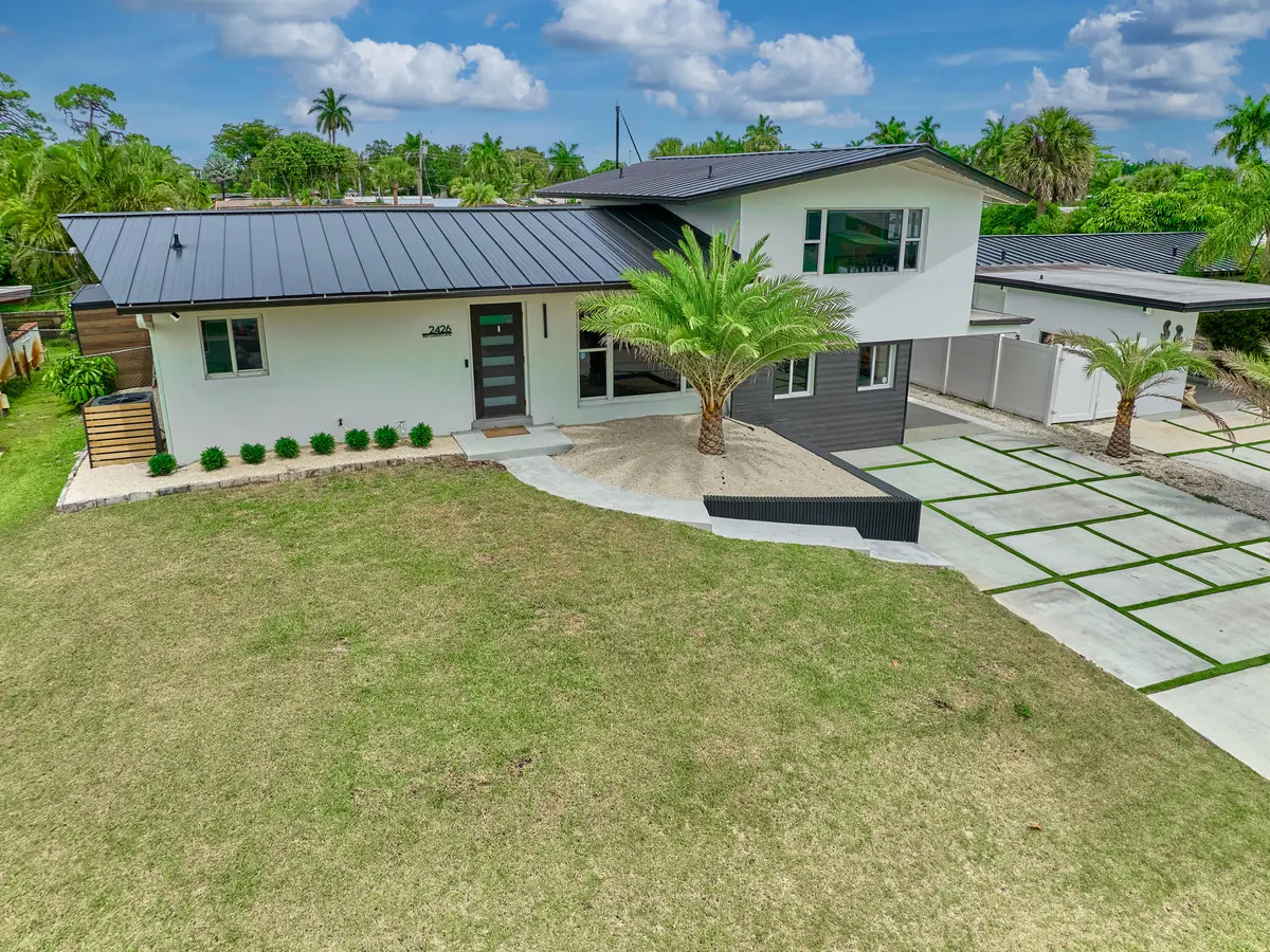 (7) Front Yard at 2426 Key Largo Lane, Fort Lauderdale