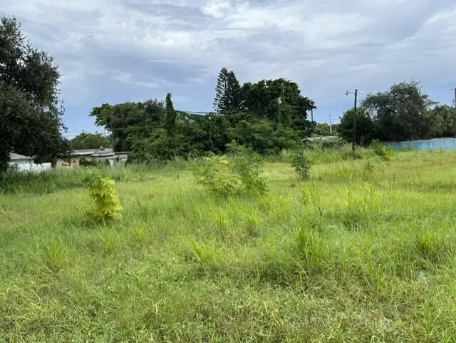 view at 1119 45th Street, Mangonia Park