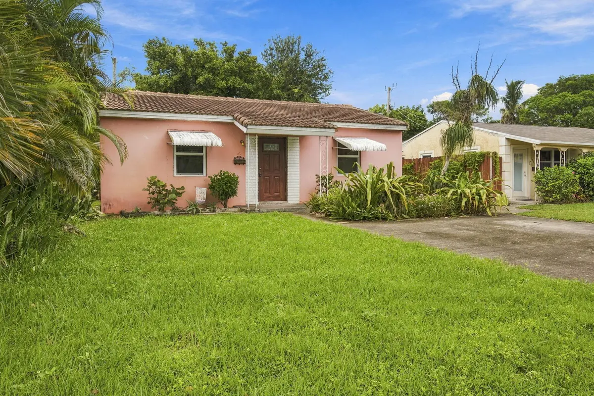 3-web-or-mls-IMG_8910_autoremove_6501002 at 1524 NE 2ND Avenue, Fort Lauderdale