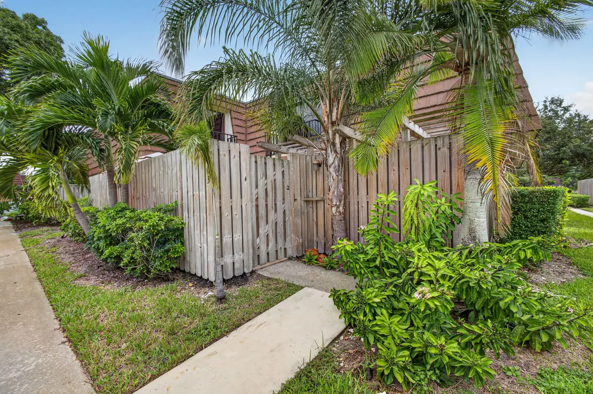 3-web-or-mls-5D1A9394 at 2003 20TH Lane, Palm Beach Gardens