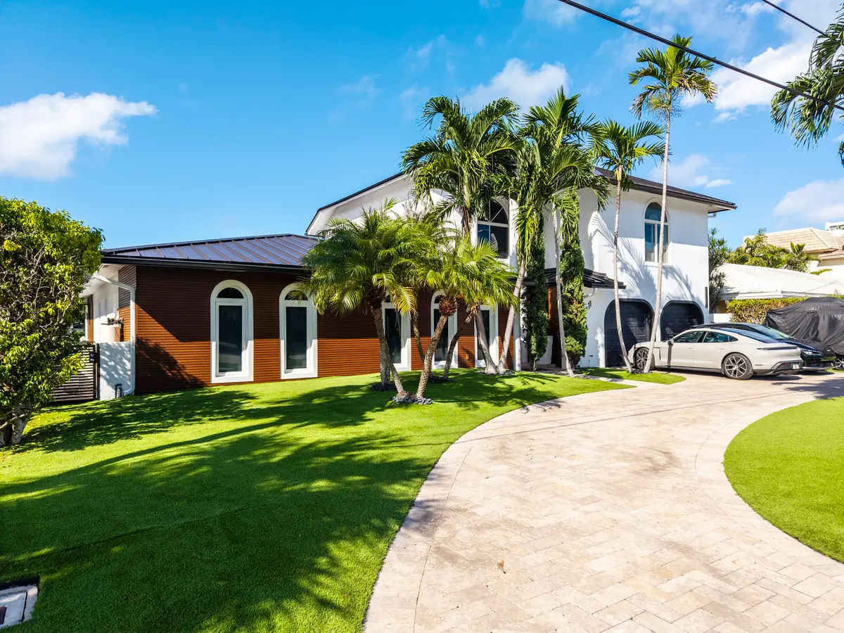 DJI_20260925160337_0248_D at 11 Castle Harbor Isle Drive, Fort Lauderdale