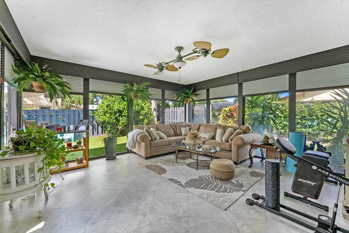 20-20 at 819 NW 25th Avenue, Delray Beach