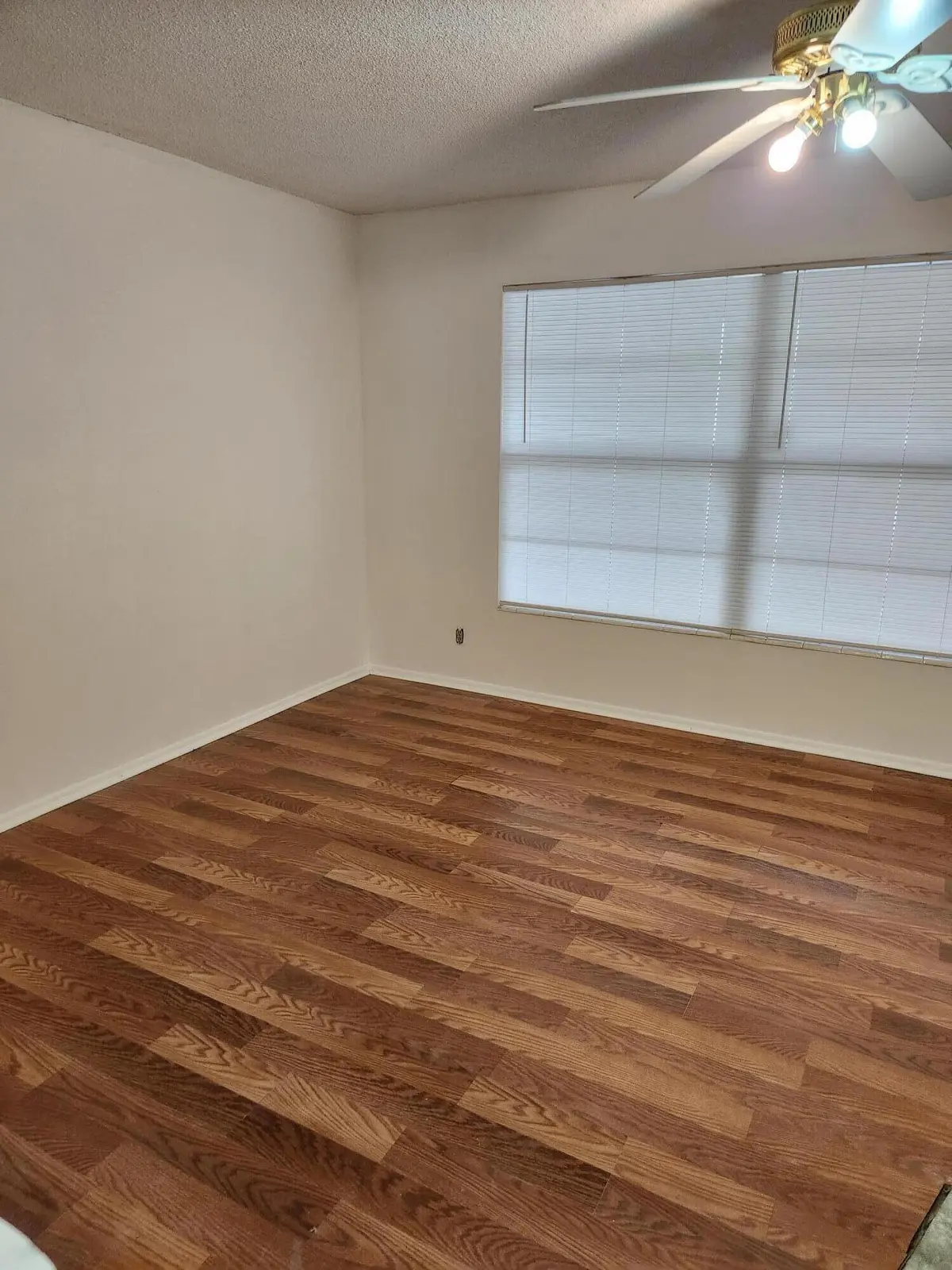 P0 I9Living room at 2901 NW 47th Terrace 143C, Lauderdale Lakes