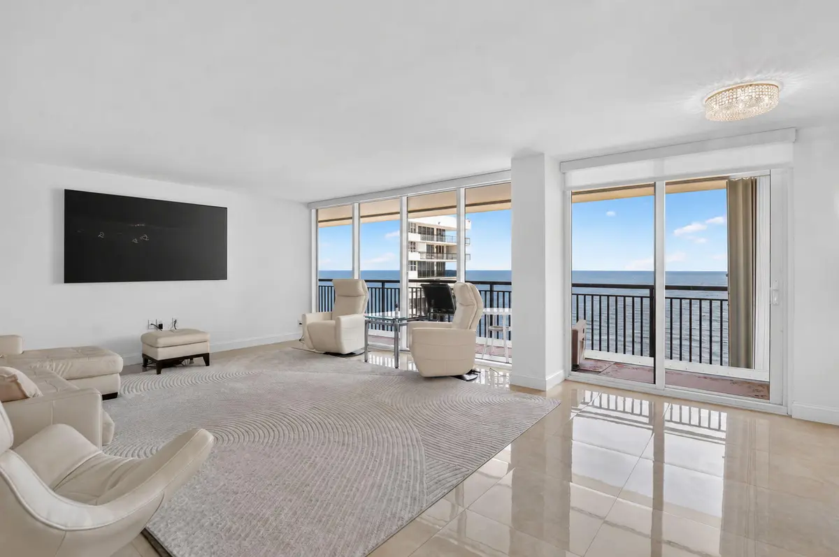 Open Floor plan-renovated at 2000 S Ocean Boulevard 16b, Boca Raton