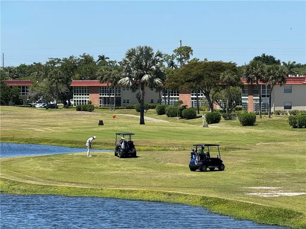 5a at 99 SPRING LAKE Drive 101, Vero Beach