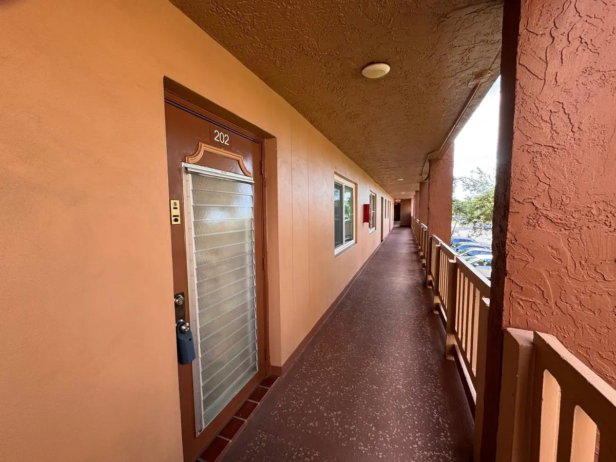 9660 37 at 9660 SUNRISE LAKES Boulevard 202, Sunrise