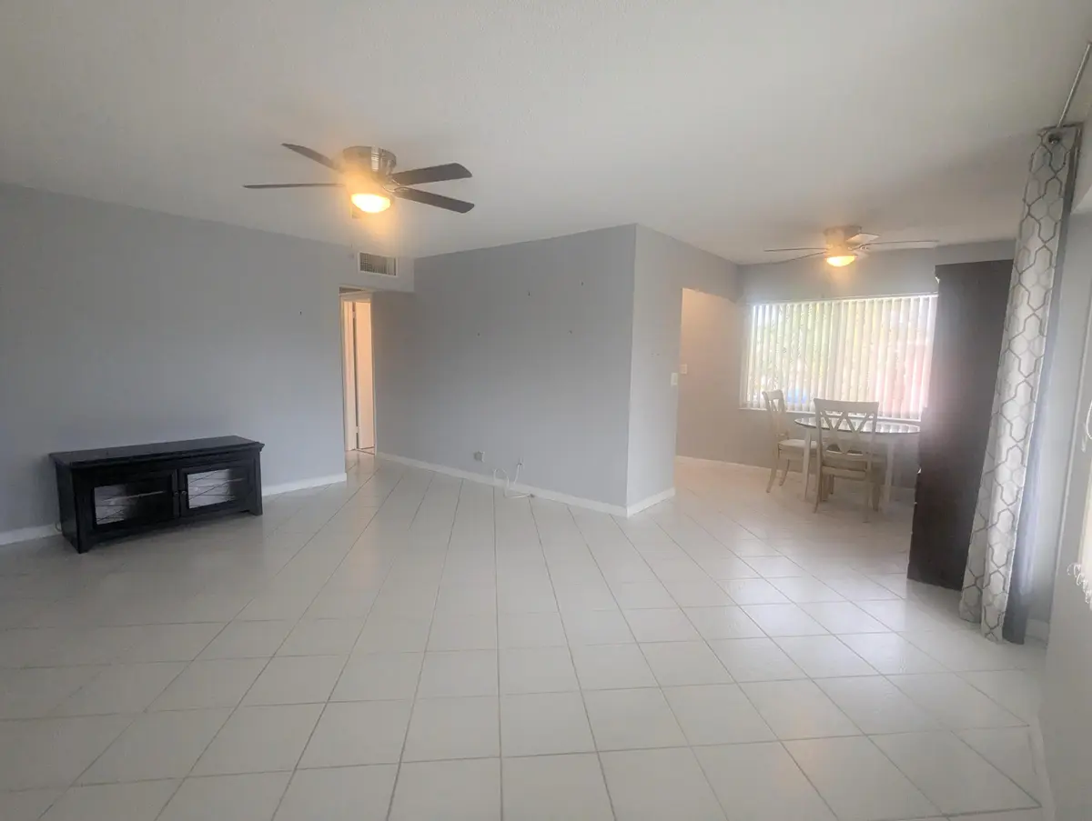 LivingDining at 100 Kingswood, West Palm Beach