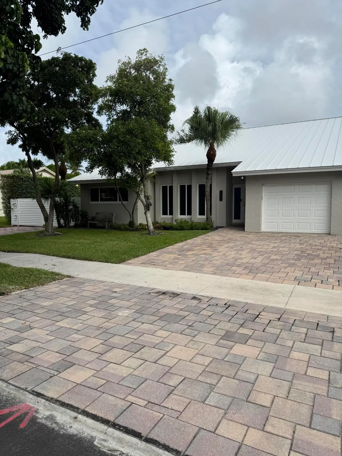 IMG_1889 at 355 SE 7TH Street, Dania Beach