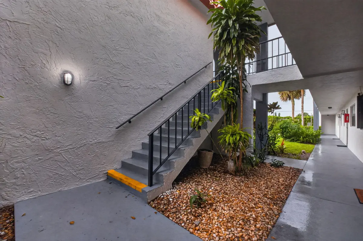 3-web-or-mls-DSC_7676 at 2121 W WOOLBRIGHT Road K202, Boynton Beach
