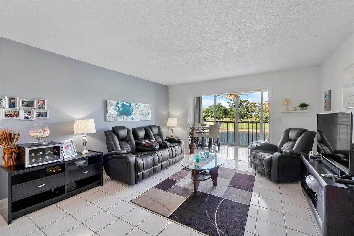 Photo 4 at 7807 GOLF CIR Drive 211, Margate