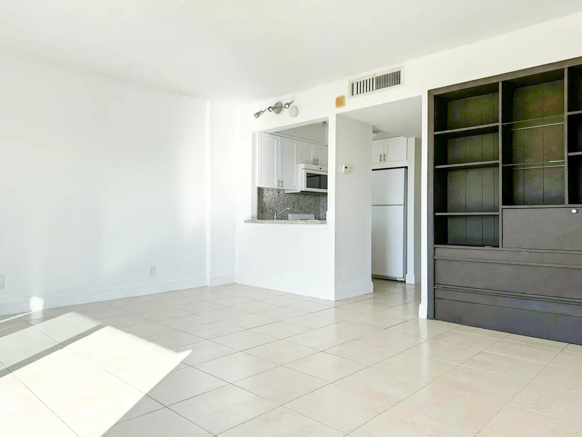 Lauderdale T-20 at 2900 NE 30th Street 9D, Fort Lauderdale