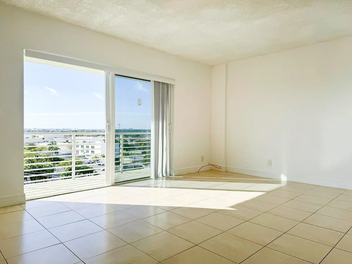 Lauderdale T-25 at 2900 NE 30th Street 9D, Fort Lauderdale