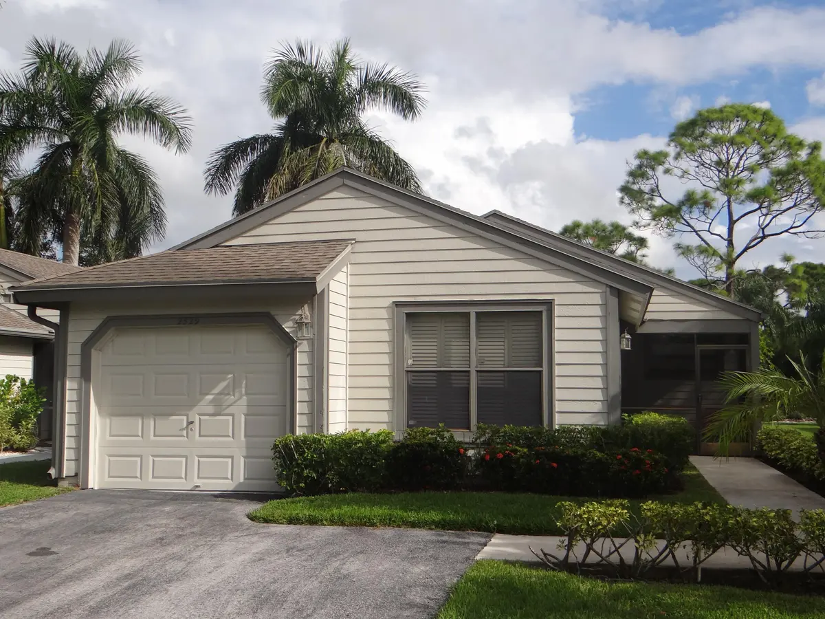Front at 2529 BEDFORD MEWS Drive, Wellington