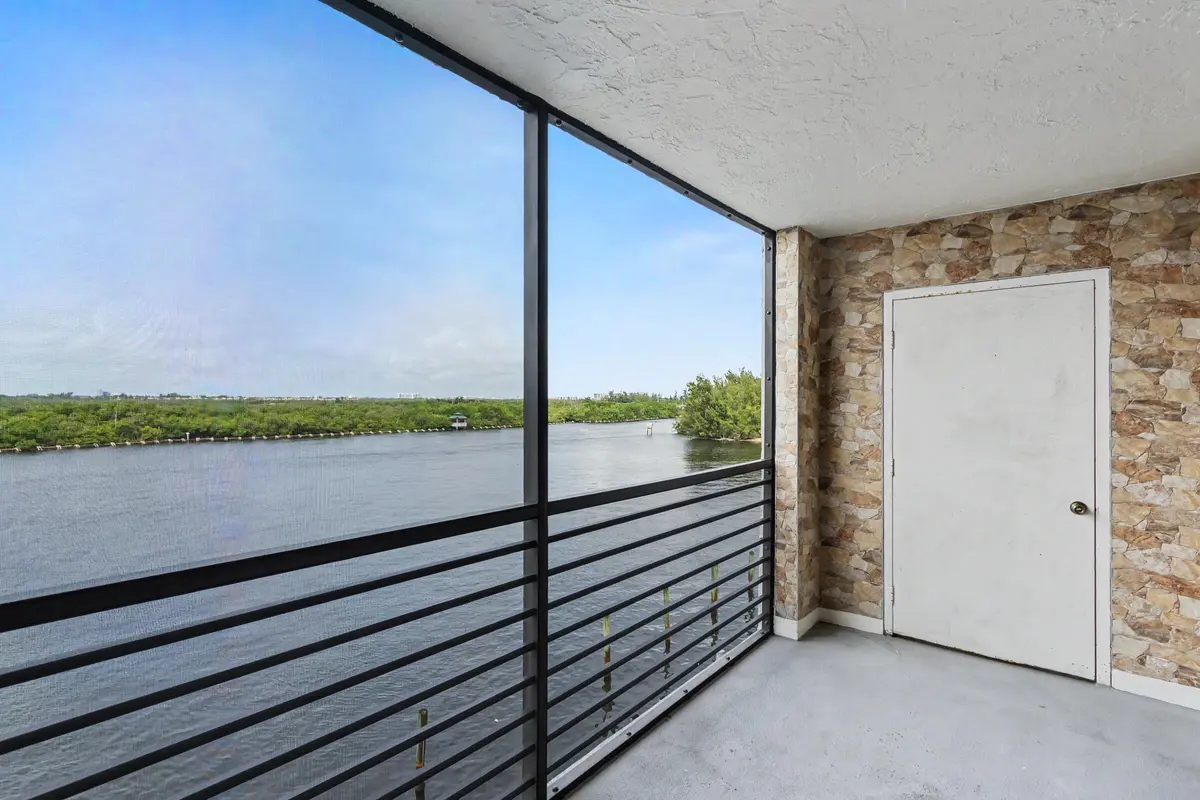 3200-53 at 3200 N OCEAN Drive 402, Hollywood
