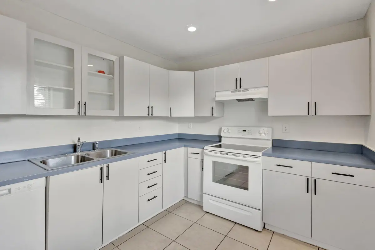 6-web-or-mls-5P1A4565 at 2050 OLEANDER Avenue 2-106, Fort Pierce