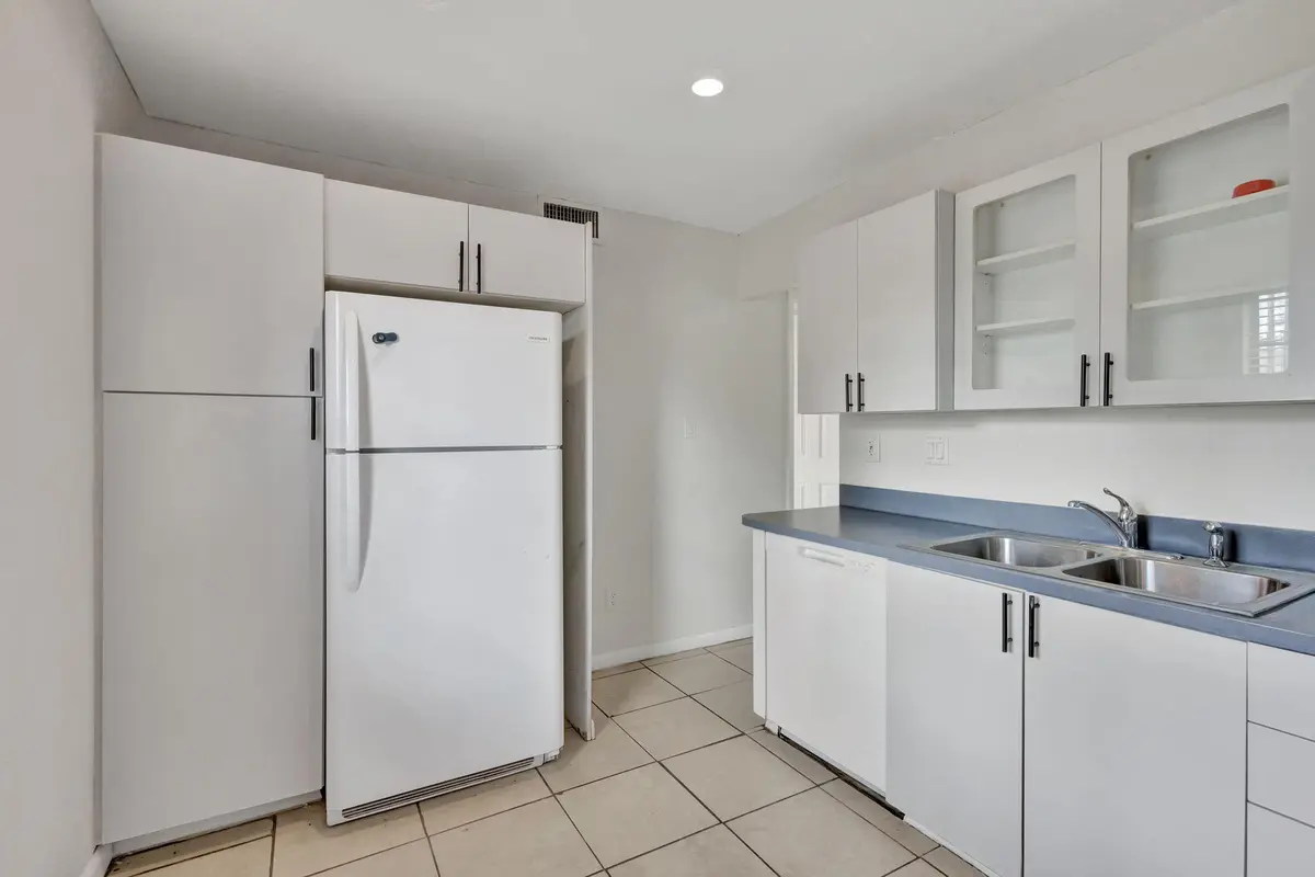 7-web-or-mls-5P1A4570 at 2050 OLEANDER Avenue 2-106, Fort Pierce