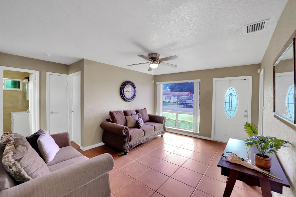 DSC09649 at 1420 NW 33RD Terrace, Lauderhill