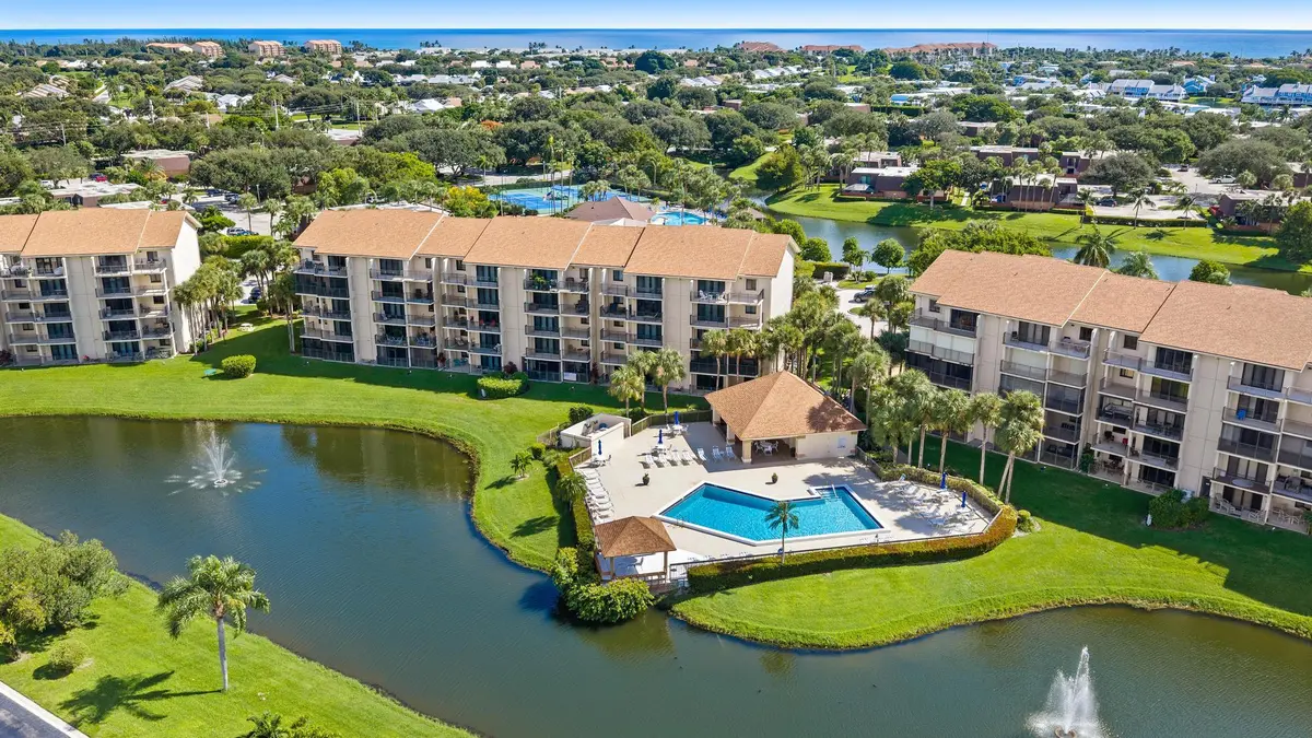 601 Seafarer Cir unit 201-33 at 601 SEAFARER Circle 201, Jupiter
