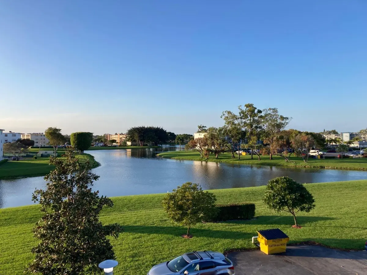 Photo 4 at 4033 HYTHE B 4033, Boca Raton